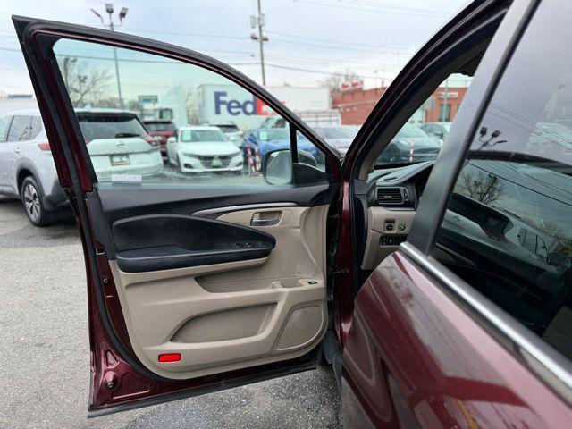 used 2020 Honda Pilot car, priced at $17,998