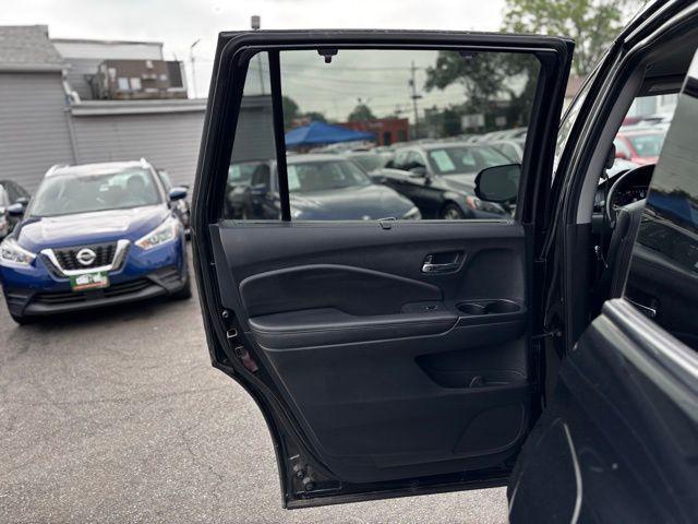 used 2022 Honda Pilot car, priced at $34,998