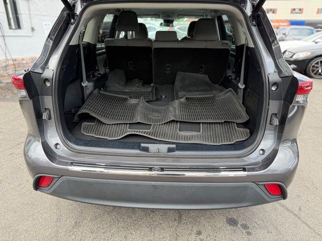 used 2022 Toyota Highlander car, priced at $31,495