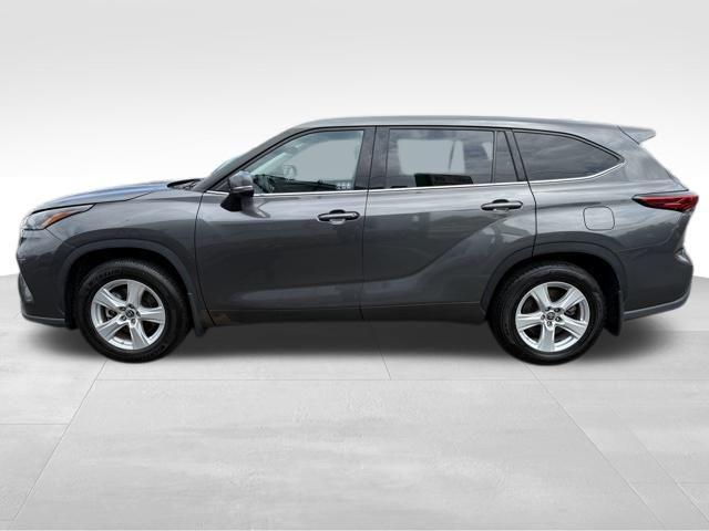used 2022 Toyota Highlander car, priced at $31,495