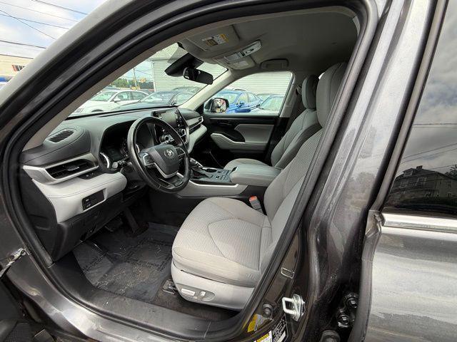 used 2022 Toyota Highlander car, priced at $31,495