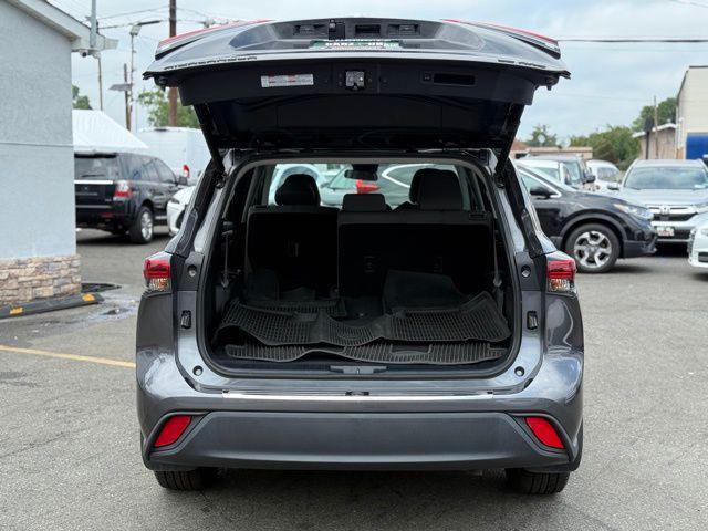 used 2022 Toyota Highlander car, priced at $31,495