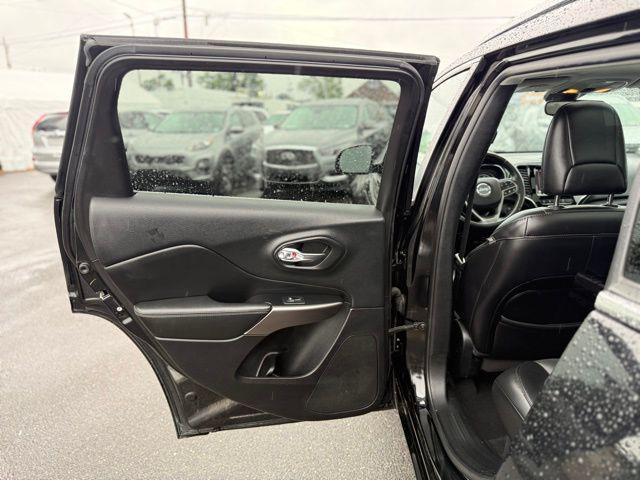 used 2019 Jeep Cherokee car