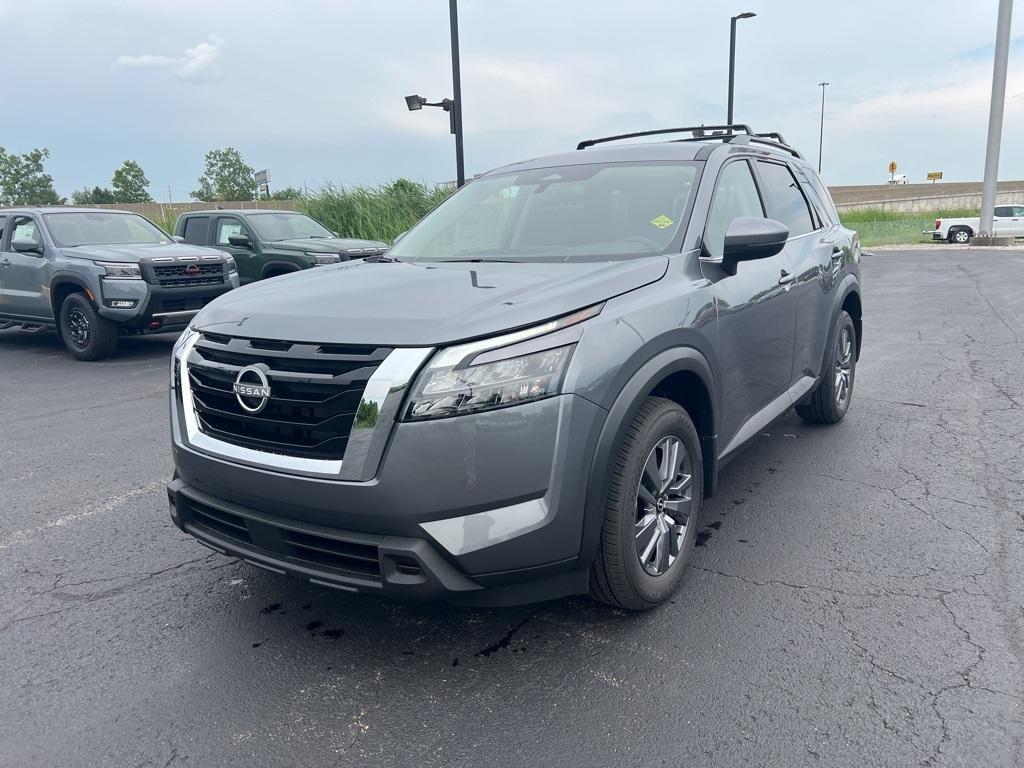 new 2025 Nissan Pathfinder car, priced at $40,057