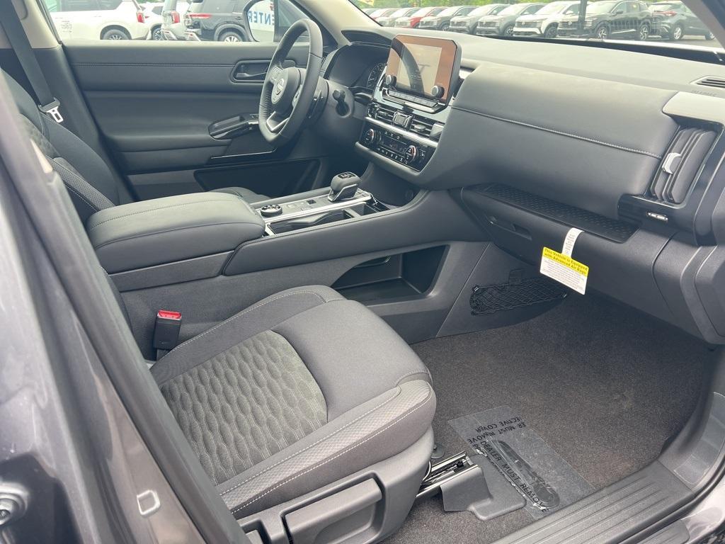 new 2025 Nissan Pathfinder car, priced at $40,057