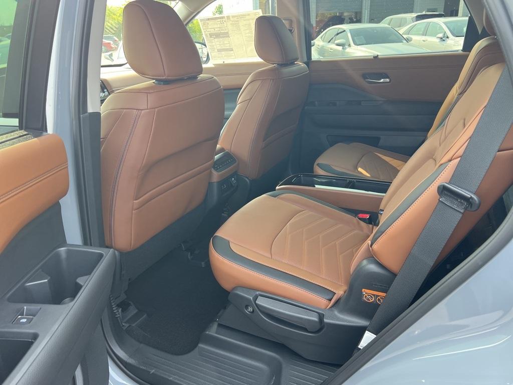 new 2025 Nissan Pathfinder car, priced at $50,113