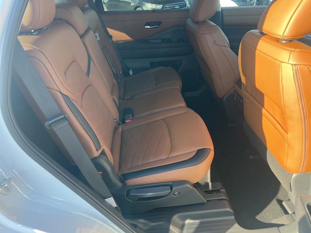 new 2025 Nissan Pathfinder car, priced at $45,944