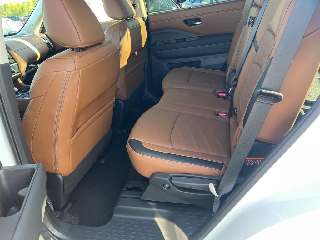 new 2025 Nissan Pathfinder car, priced at $45,944