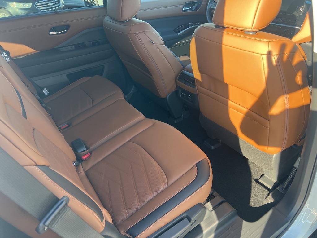 new 2025 Nissan Pathfinder car, priced at $45,944