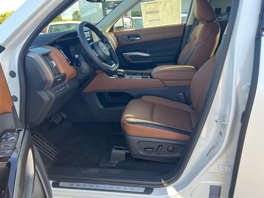new 2025 Nissan Pathfinder car, priced at $45,944