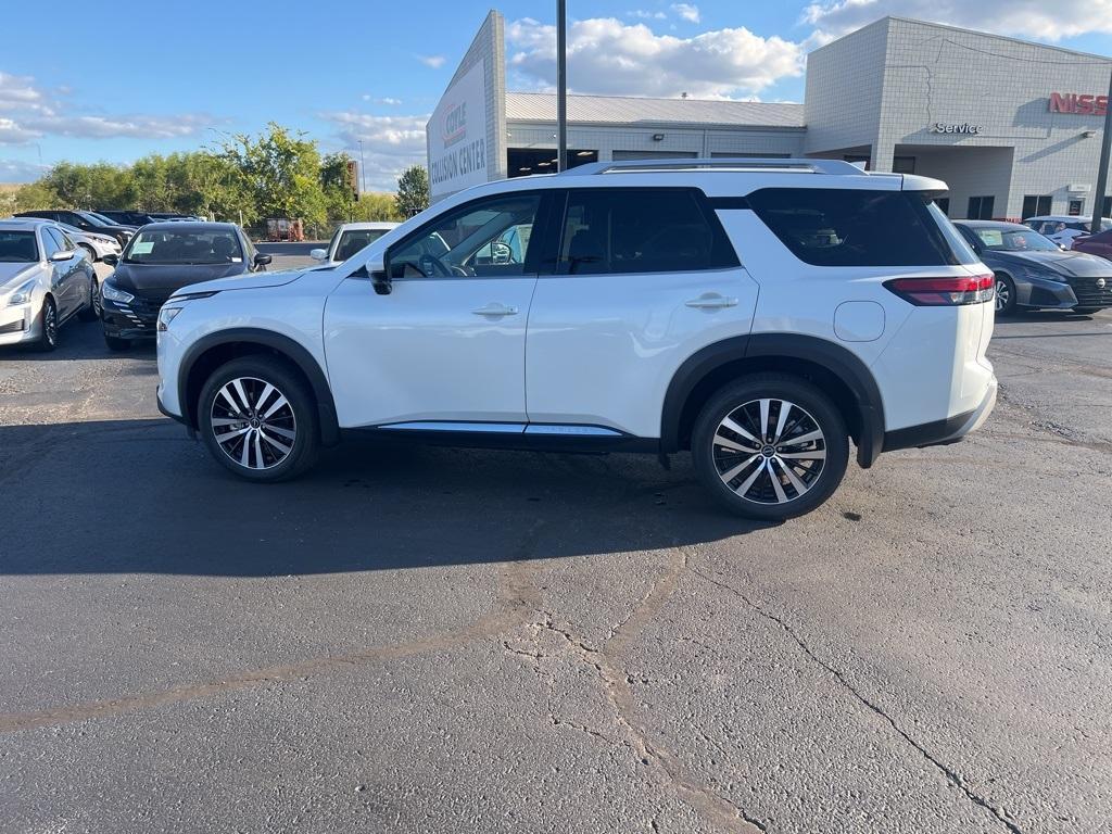 new 2025 Nissan Pathfinder car, priced at $45,944
