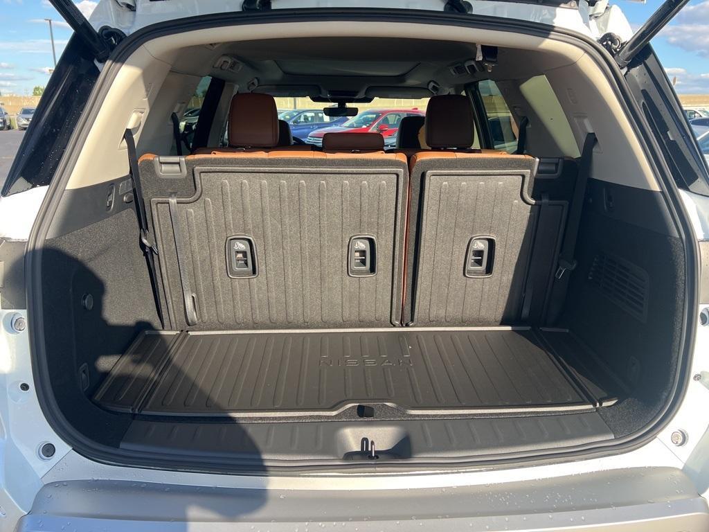 new 2025 Nissan Pathfinder car, priced at $45,944