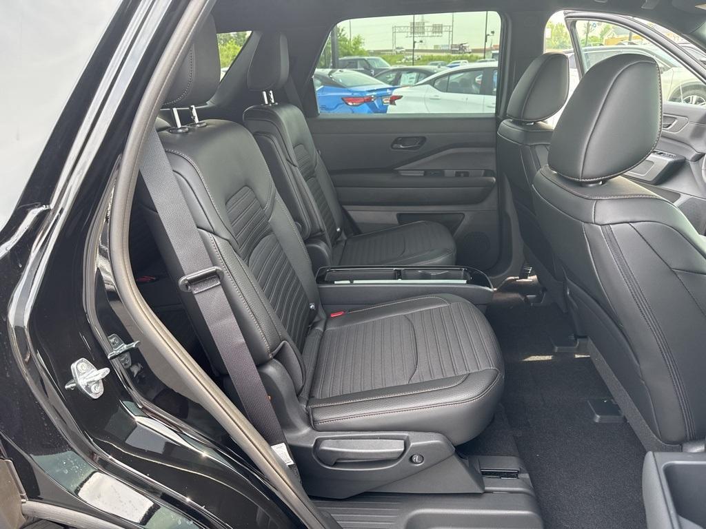 new 2025 Nissan Pathfinder car, priced at $44,180