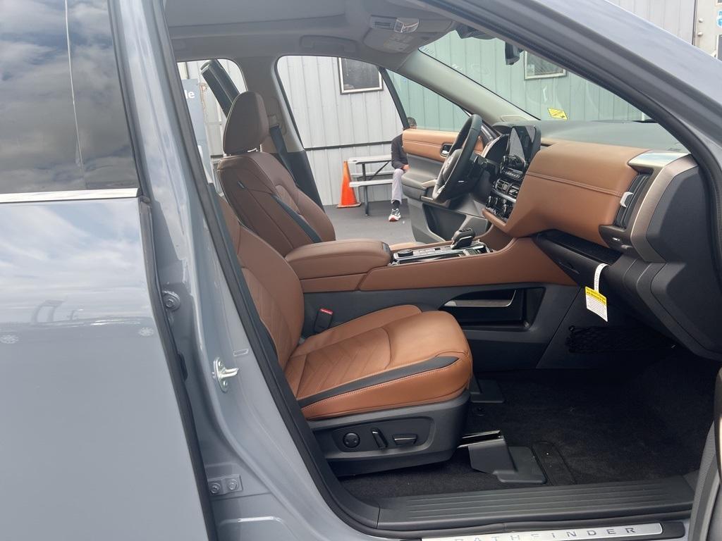 new 2024 Nissan Pathfinder car, priced at $46,976