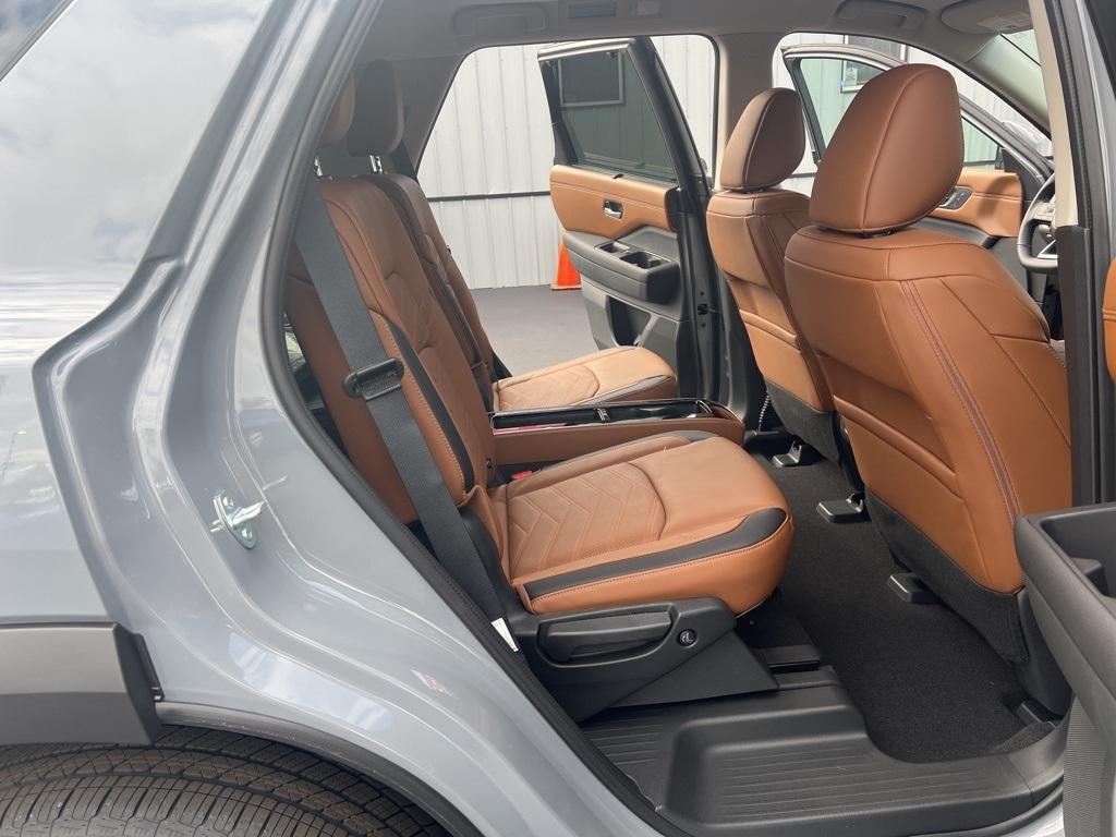 new 2024 Nissan Pathfinder car, priced at $46,976