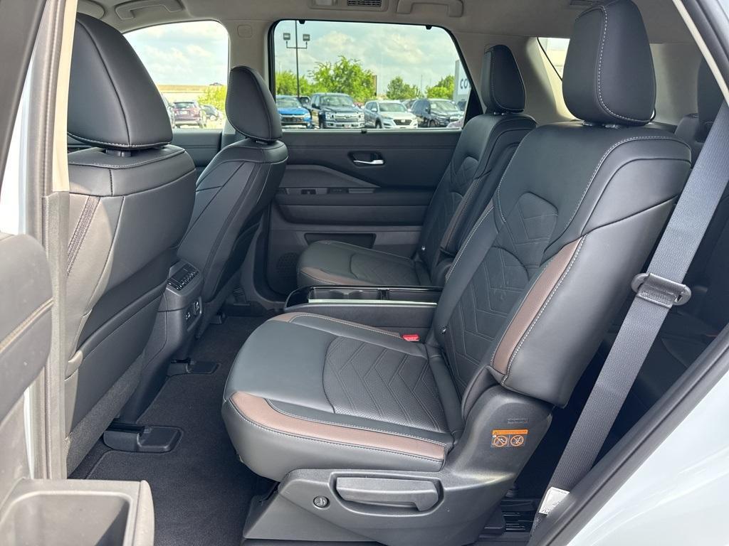 new 2025 Nissan Pathfinder car, priced at $54,585