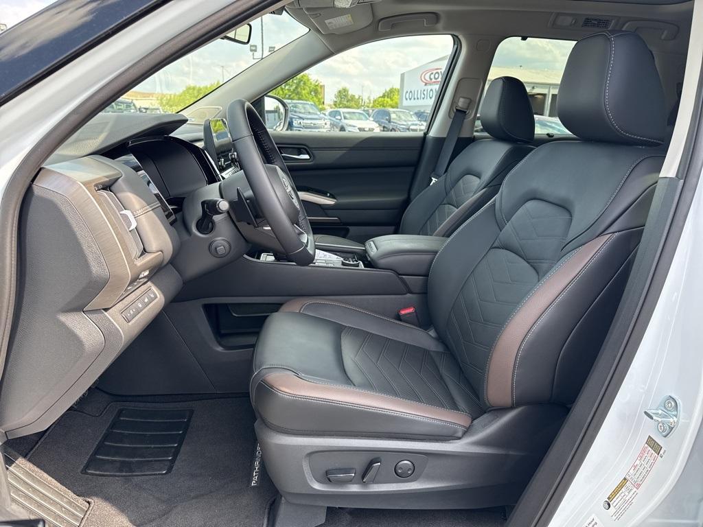 new 2025 Nissan Pathfinder car, priced at $54,585