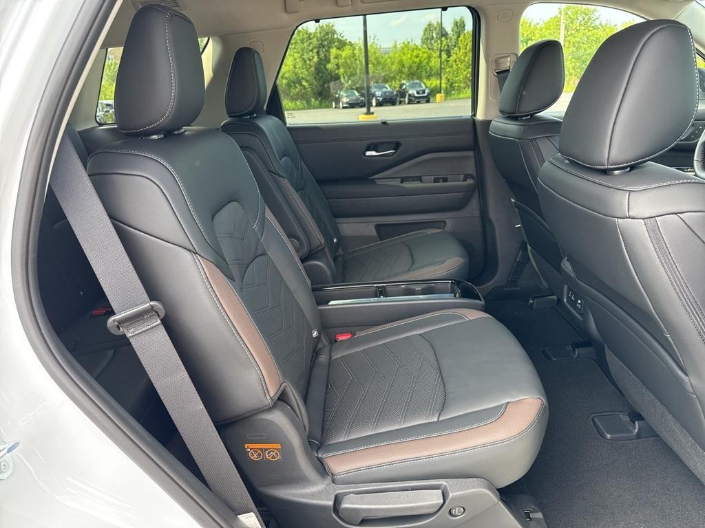 new 2025 Nissan Pathfinder car, priced at $54,585