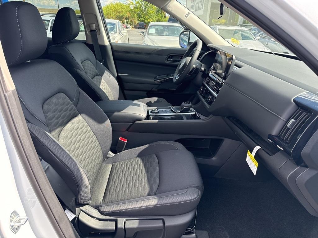 new 2025 Nissan Pathfinder car, priced at $40,078