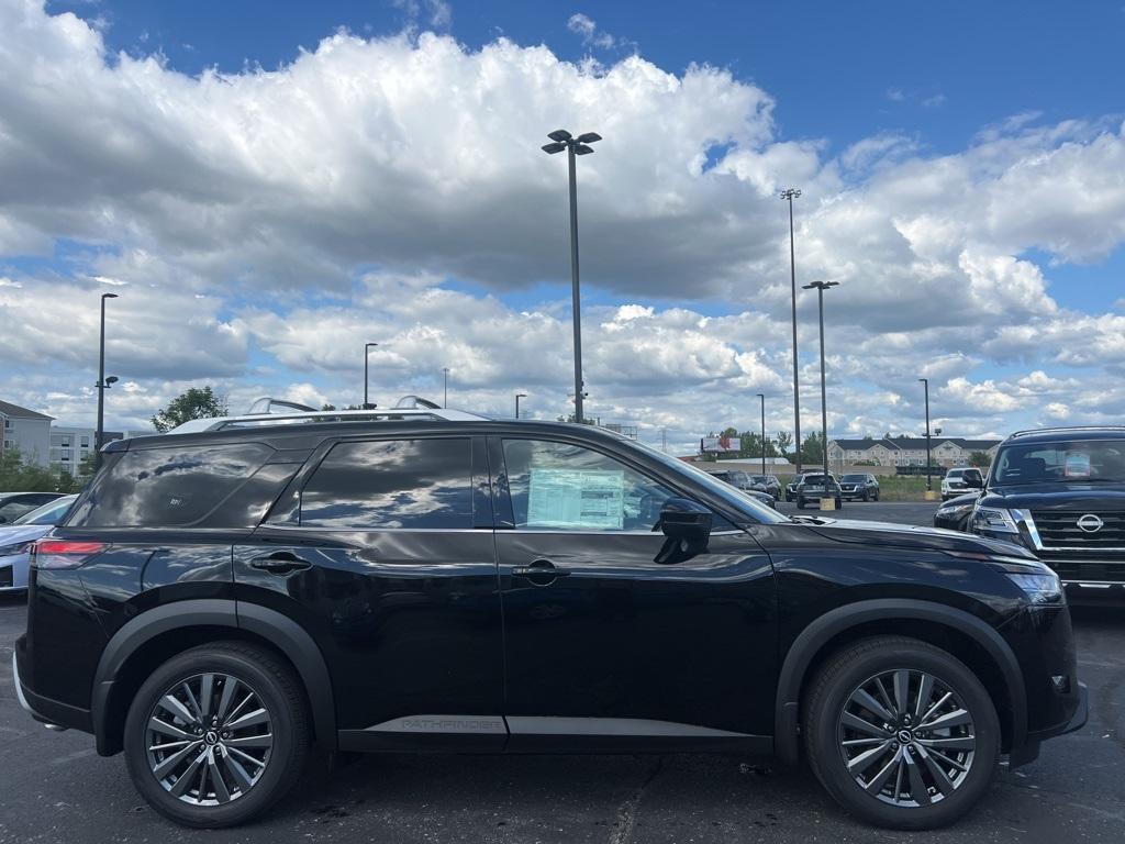 new 2024 Nissan Pathfinder car, priced at $39,456