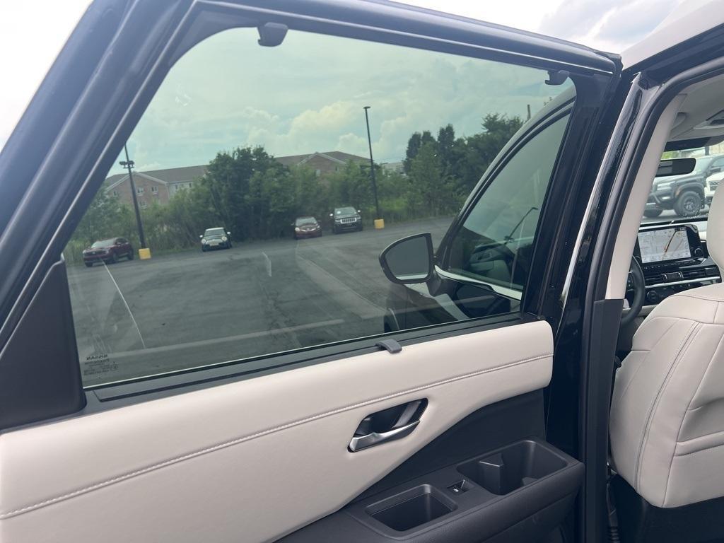 new 2025 Nissan Pathfinder car, priced at $44,484