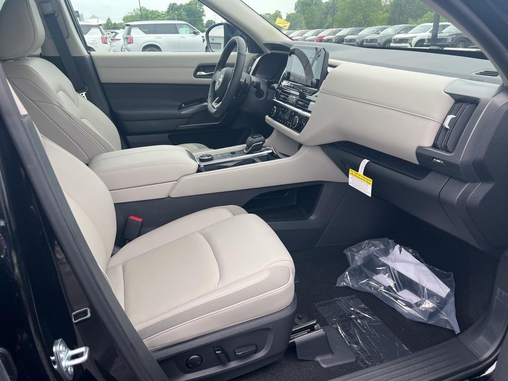 new 2025 Nissan Pathfinder car, priced at $44,484