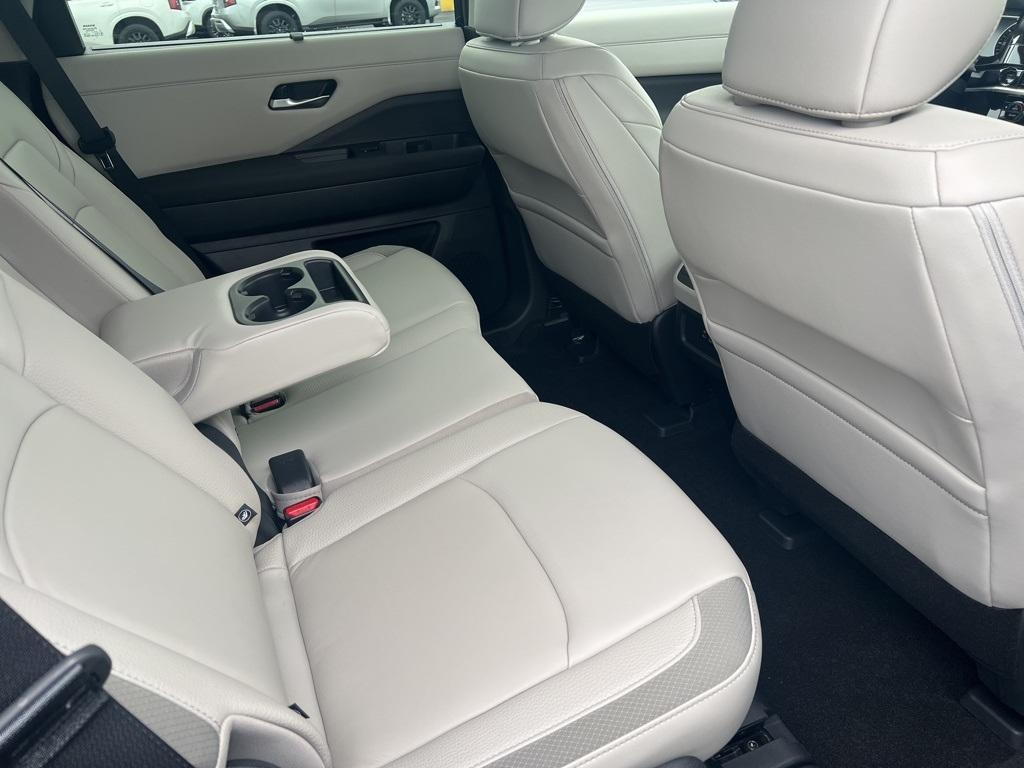 new 2025 Nissan Pathfinder car, priced at $44,484