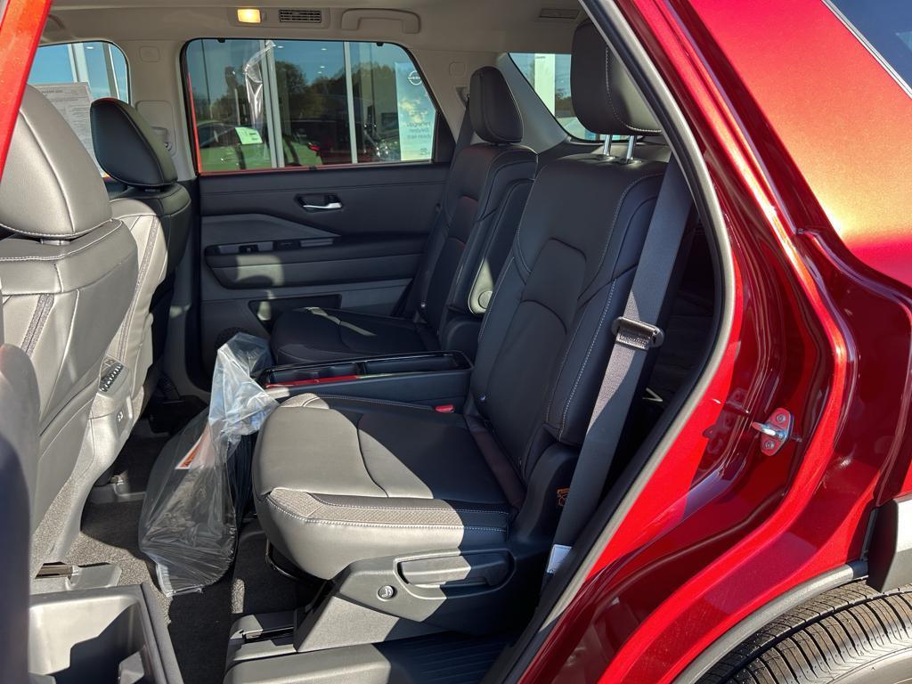 new 2025 Nissan Pathfinder car, priced at $46,947