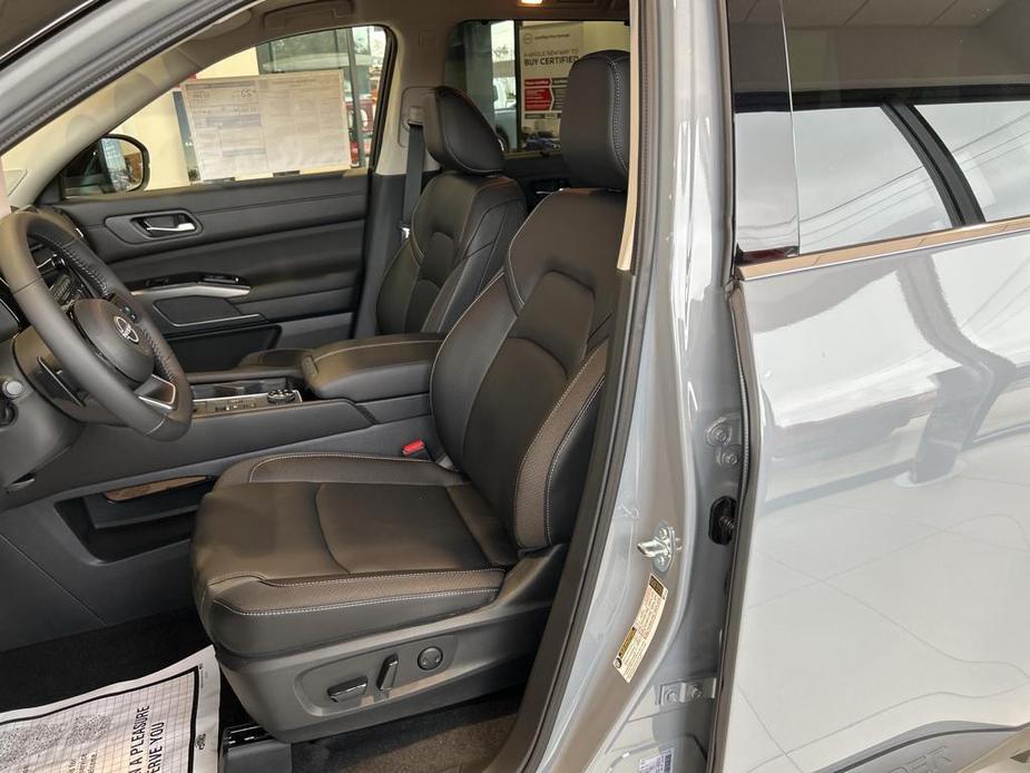 new 2025 Nissan Pathfinder car, priced at $48,822