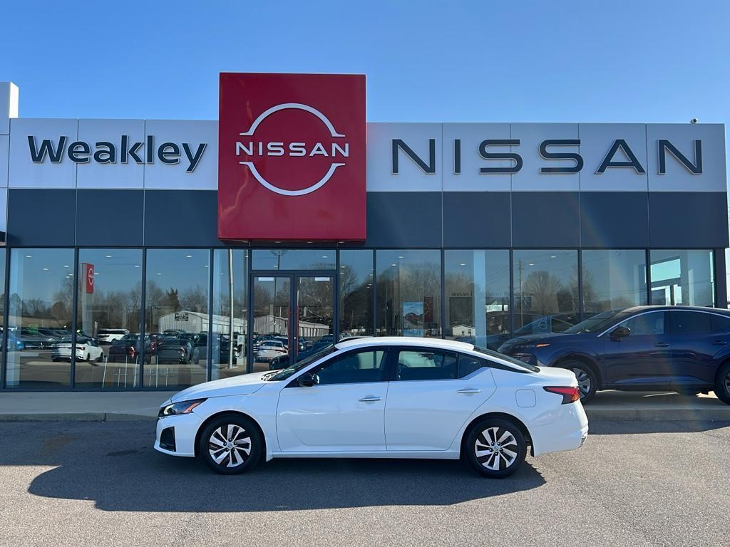 used 2024 Nissan Altima car