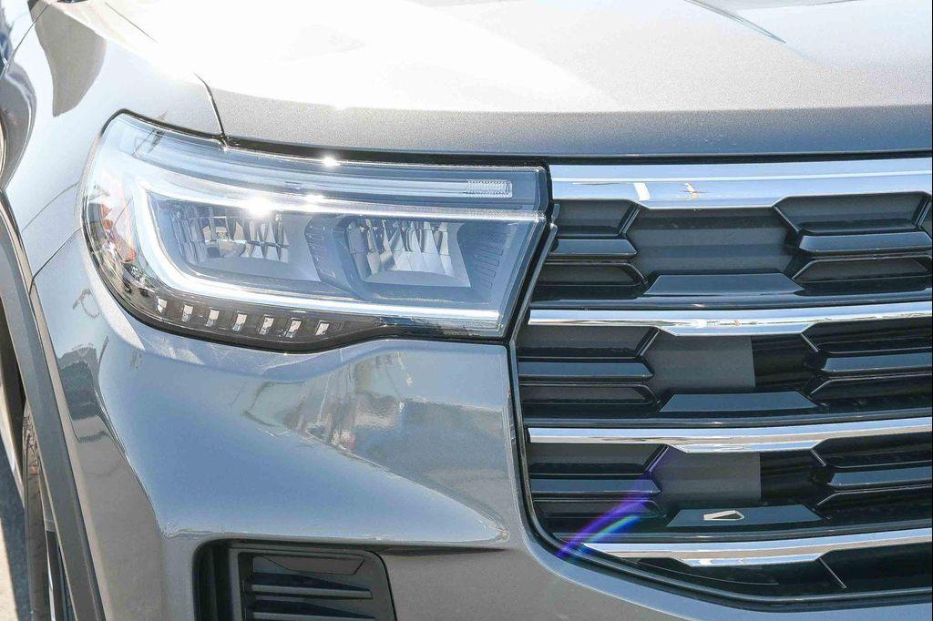new 2025 Ford Explorer car, priced at $40,645