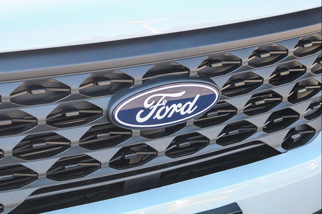 new 2025 Ford Maverick car, priced at $32,060