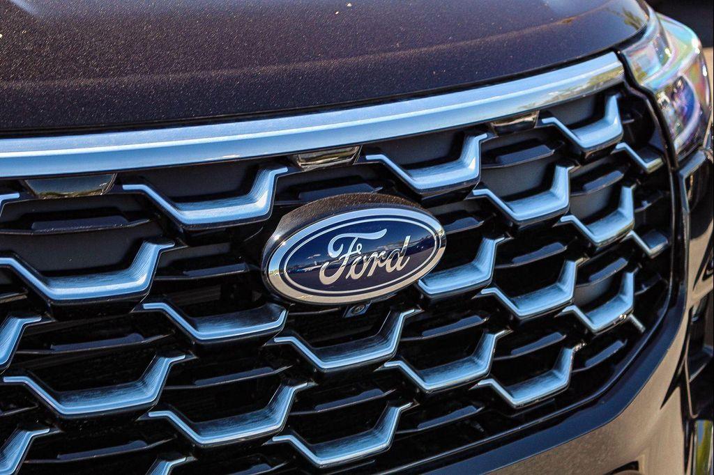 new 2025 Ford Explorer car, priced at $57,405