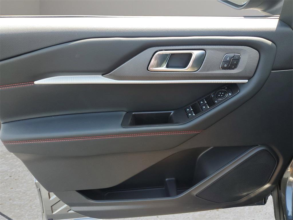 new 2025 Ford Explorer car, priced at $51,633
