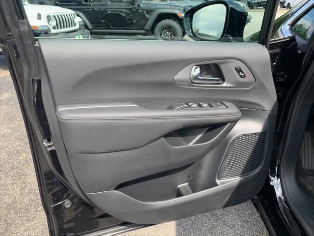 new 2025 Chrysler Pacifica car, priced at $46,368