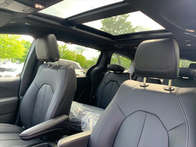 new 2025 Chrysler Pacifica car, priced at $46,368