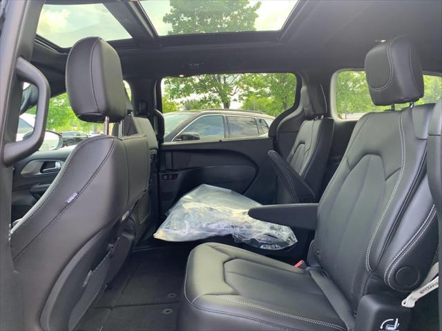 new 2025 Chrysler Pacifica car, priced at $46,368