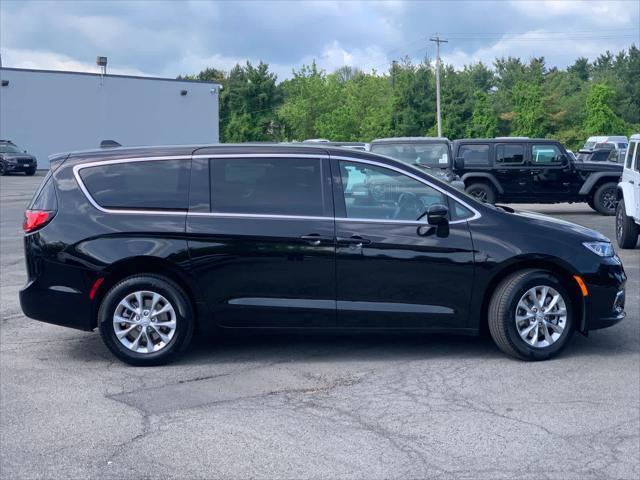 new 2025 Chrysler Pacifica car, priced at $46,368