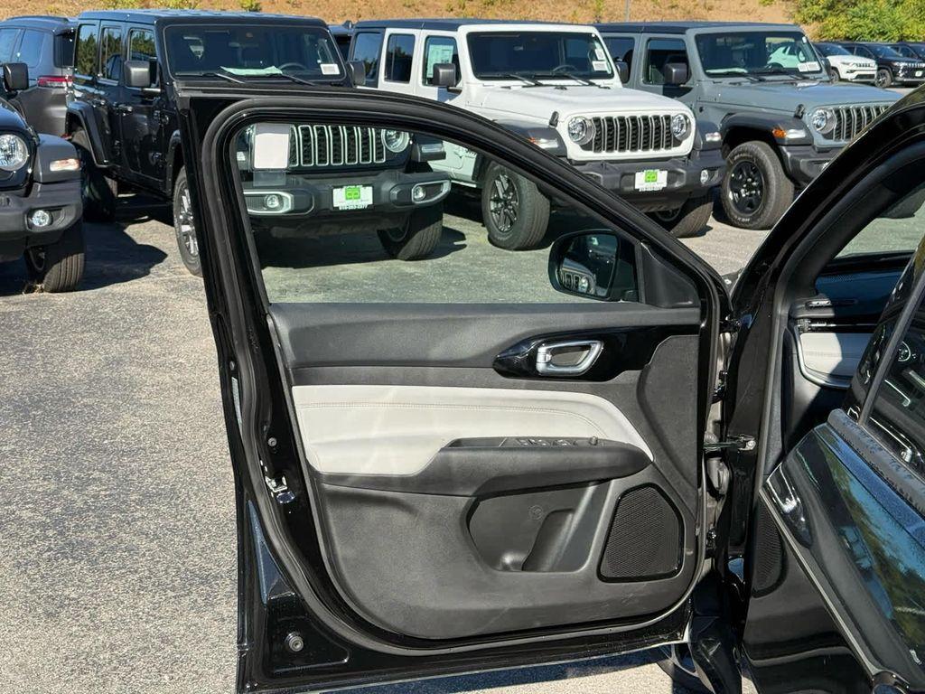 new 2025 Jeep Compass car, priced at $32,214