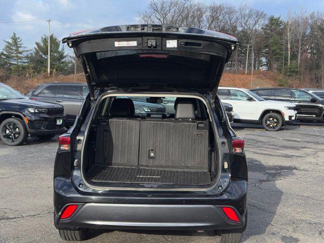 used 2021 Toyota Highlander Hybrid car, priced at $40,995