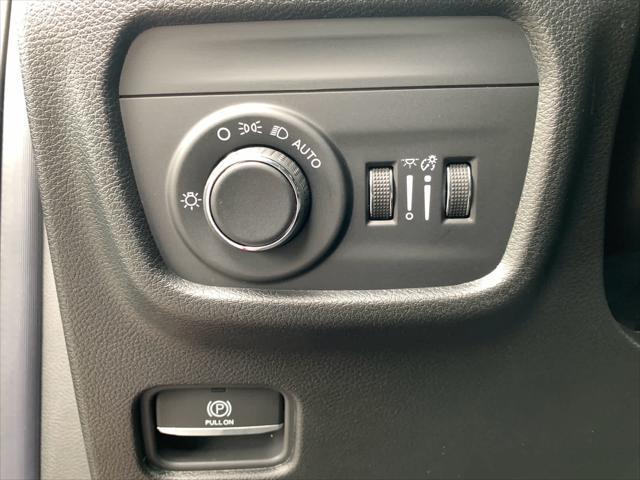 new 2025 Jeep Grand Cherokee car, priced at $45,722