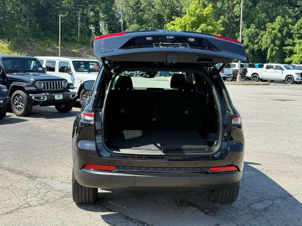 used 2022 Jeep Grand Cherokee car, priced at $33,999