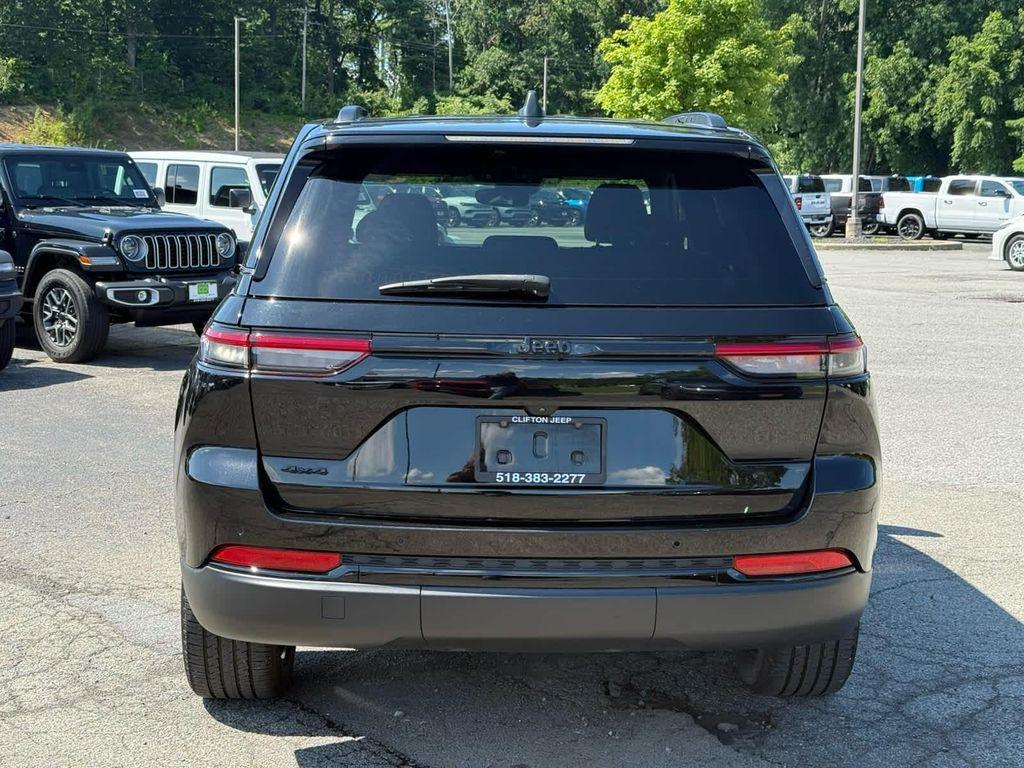 used 2022 Jeep Grand Cherokee car, priced at $33,999