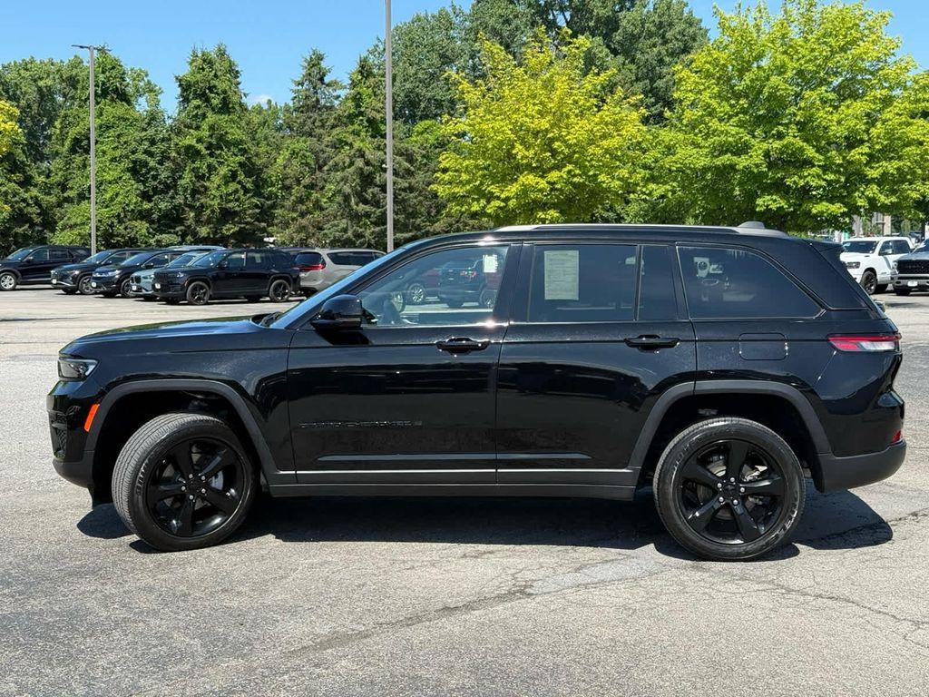 used 2022 Jeep Grand Cherokee car, priced at $33,999