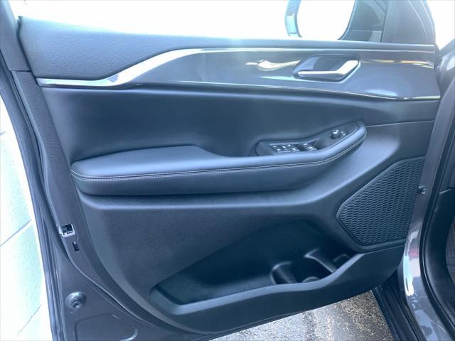 used 2023 Jeep Grand Cherokee car, priced at $34,995