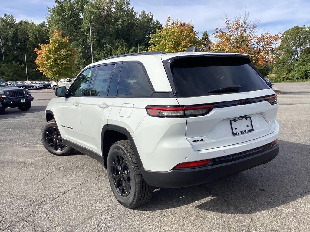 new 2025 Jeep Grand Cherokee car, priced at $38,277