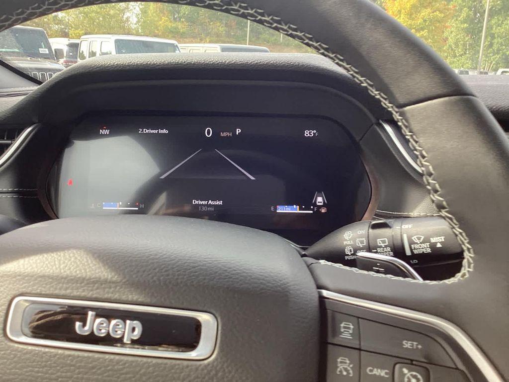new 2025 Jeep Grand Cherokee car, priced at $38,277