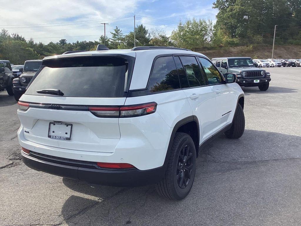 new 2025 Jeep Grand Cherokee car, priced at $38,277
