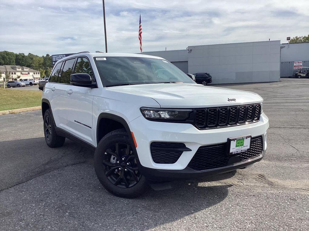 new 2025 Jeep Grand Cherokee car, priced at $38,277