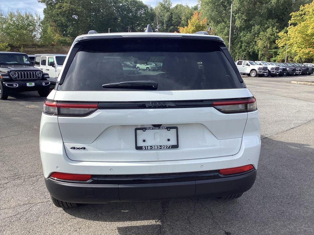 new 2025 Jeep Grand Cherokee car, priced at $38,277